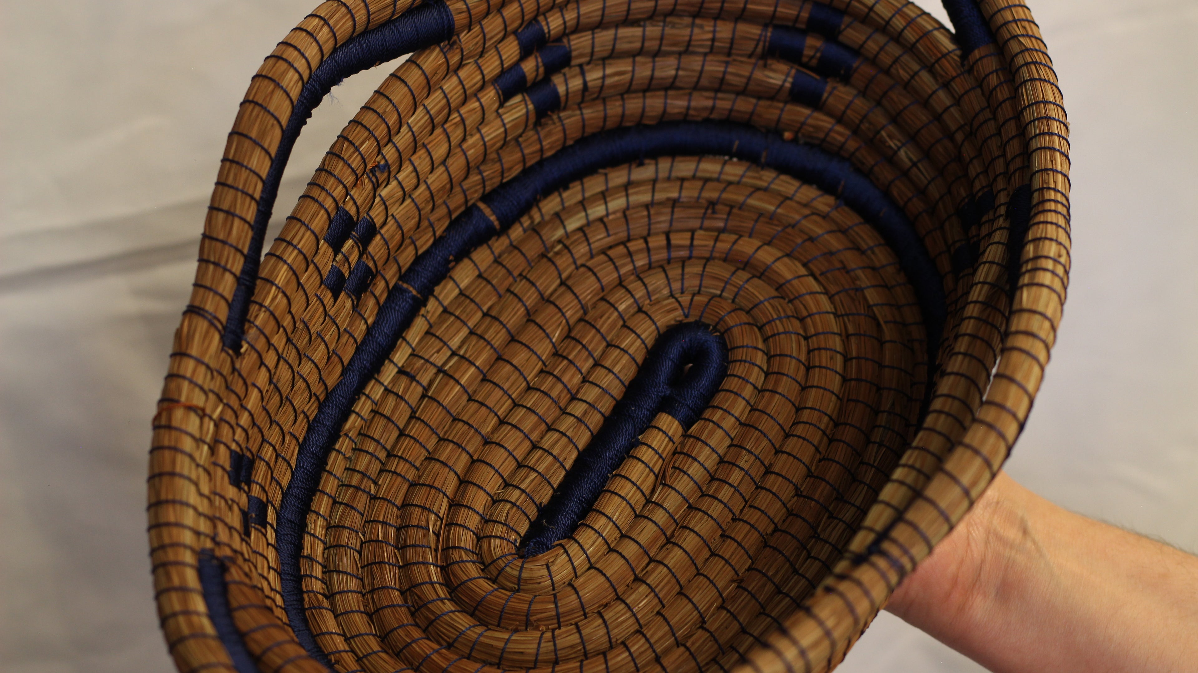WHOLESALE Easy-Carry Blue Accent Basket